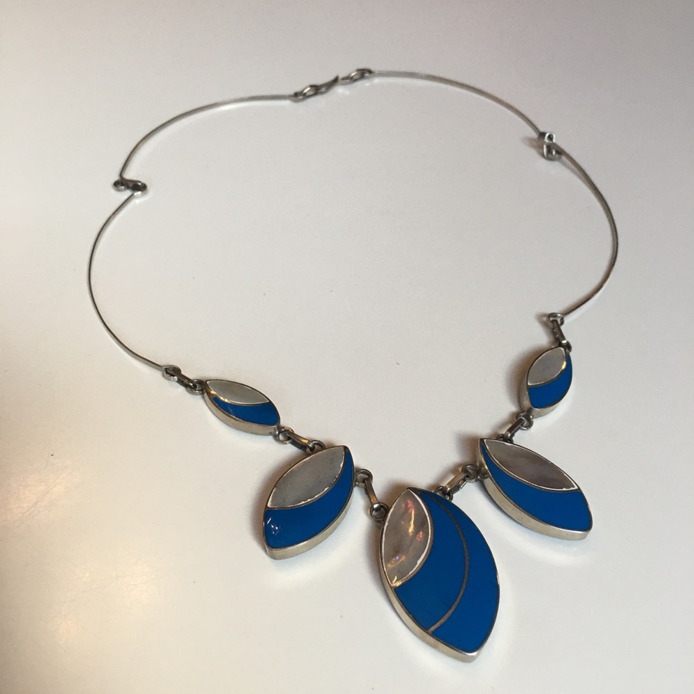 2/$30 Enamel & Shell-like Reversible Jewellery Set - Picture 7 of 10